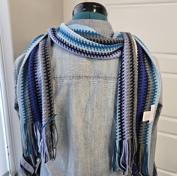 NEW YORK & COMPANY KNITWEAR LONG SCARF FRINGE ENDS BLUE TEAL CROCHET WOMEN OS - Picture 7 of 12